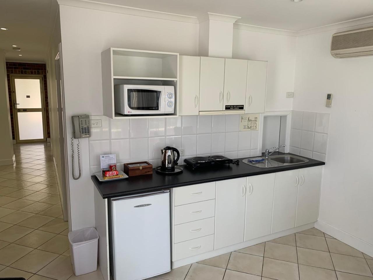 Ensenada Motor Inn And Suites Adelaide Esterno foto