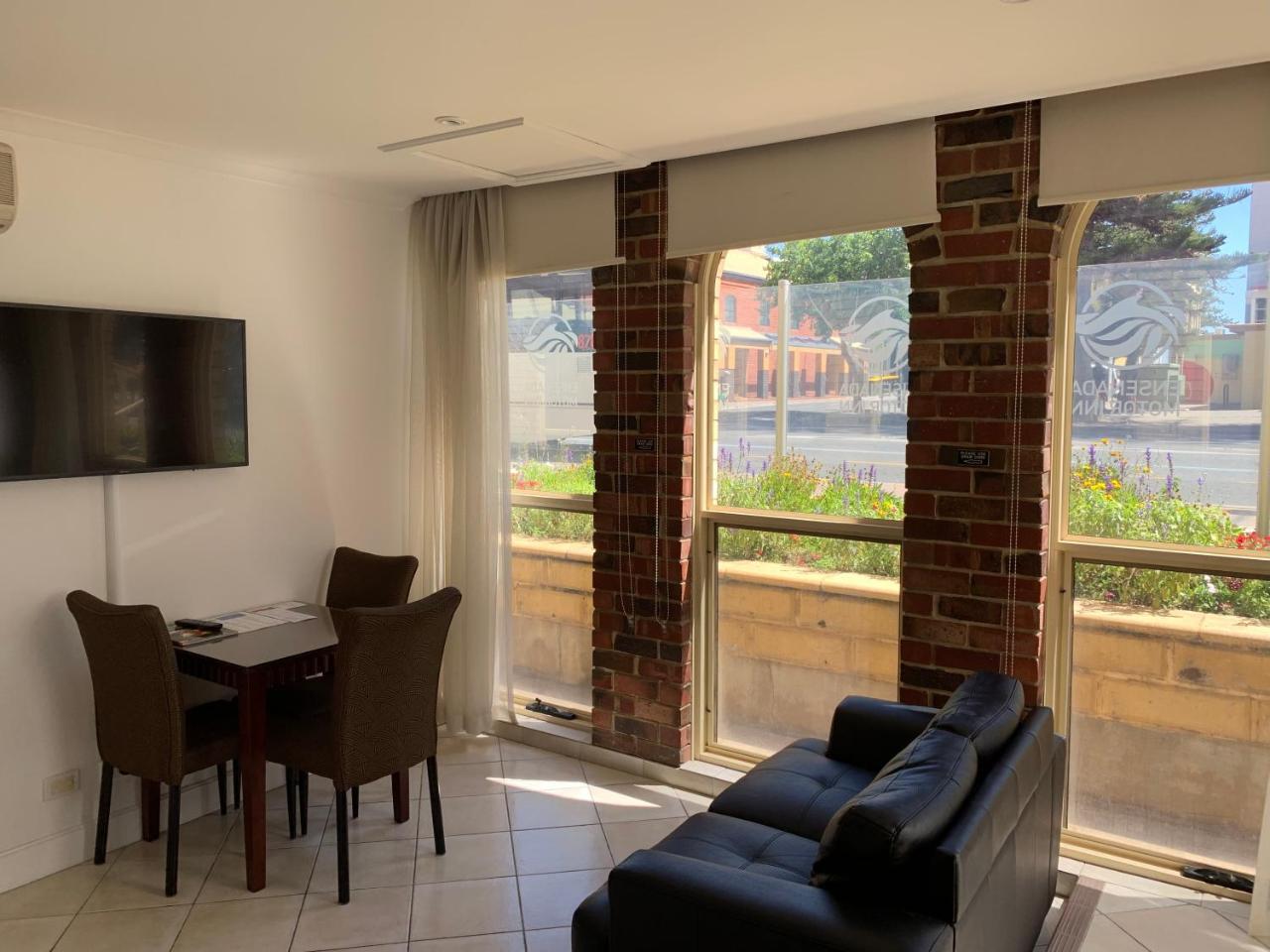 Ensenada Motor Inn And Suites Adelaide Esterno foto