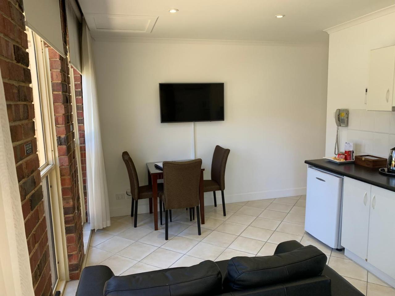 Ensenada Motor Inn And Suites Adelaide Esterno foto